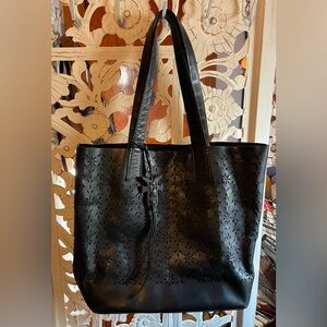 Frye Carson Perf Tote, black